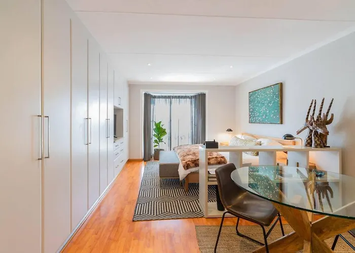 Modern Apartment In Culturally Vibrant Melville 22