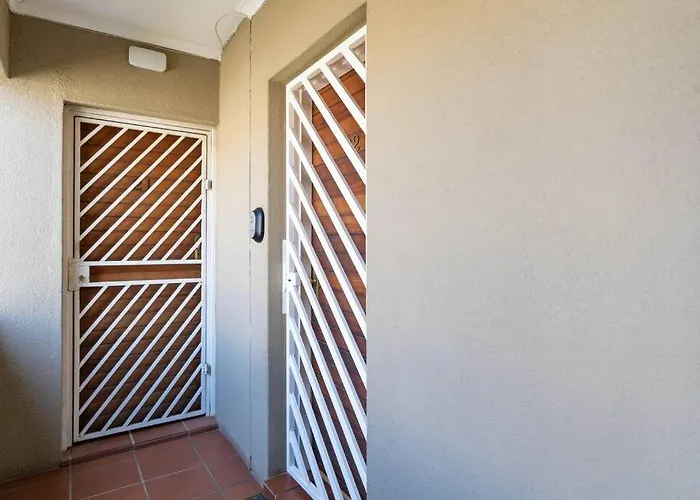 Modern Apartment In Culturally Vibrant Melville 22